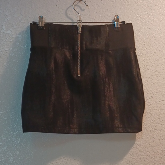 Charlotte Russe Black foil pattern mini skirt XS - Picture 2 of 8